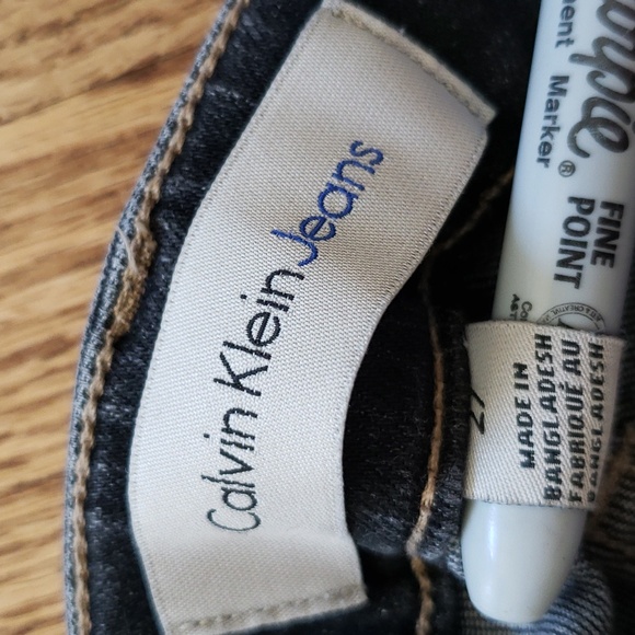 (27) Calvin Klein Ankle Skinny Stretch Frayed Hems Dark Wash Trendy Streetwear - Picture 3 of 12
